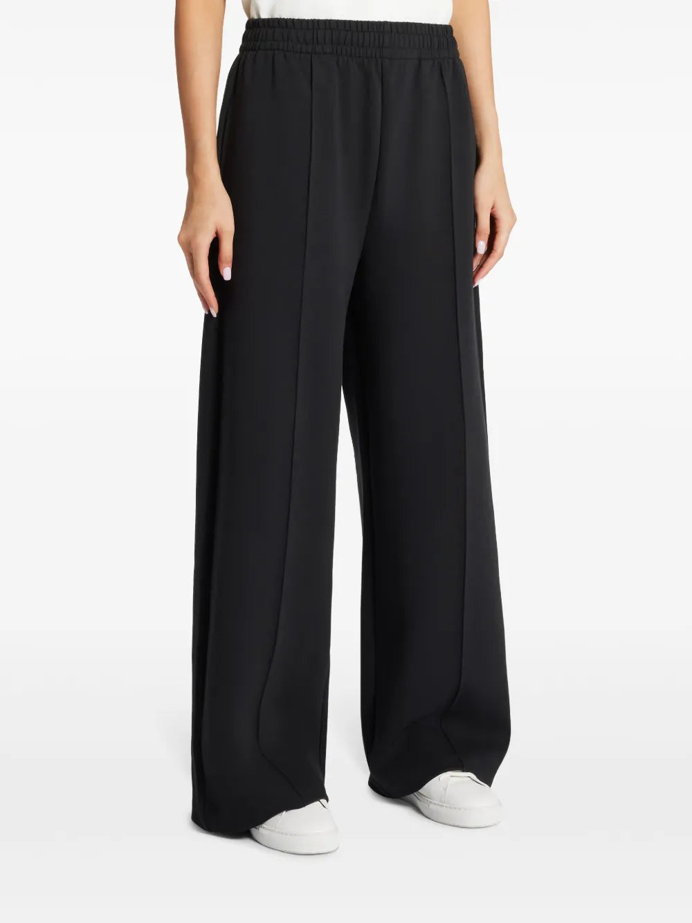 calças com logotipo bordado