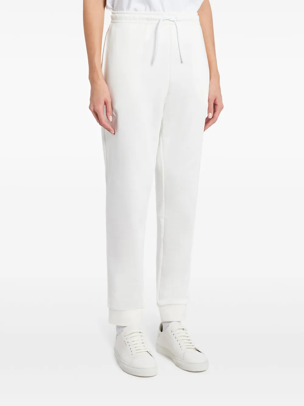 calças com cordões na cintura