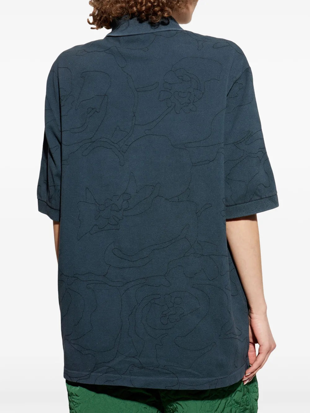 Camisa polo azul com aplicação de crocodilo