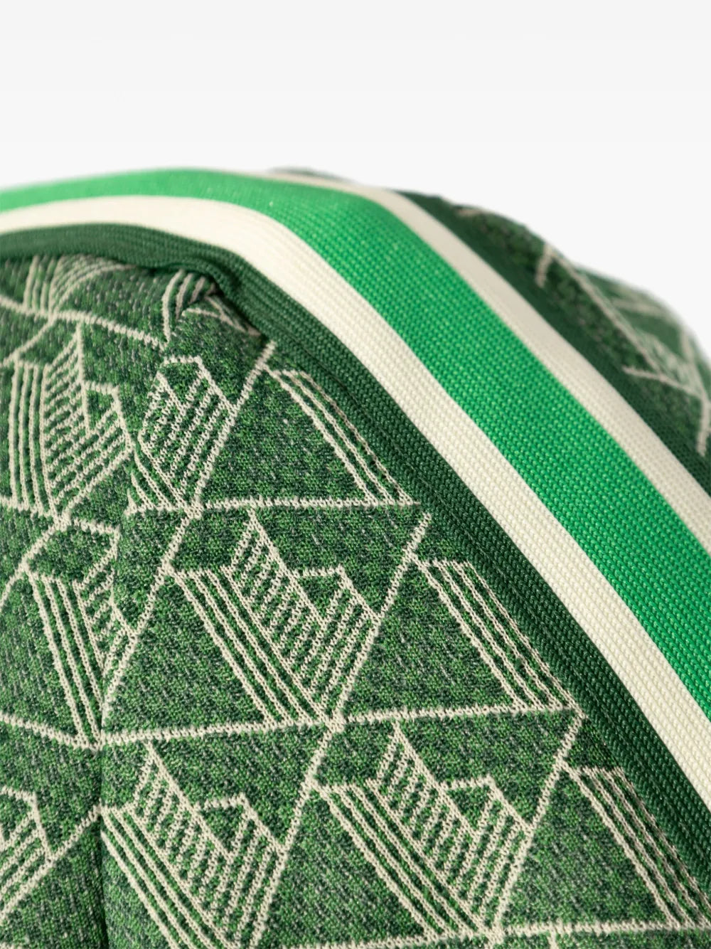 Casaco verde com padronagem monogramada