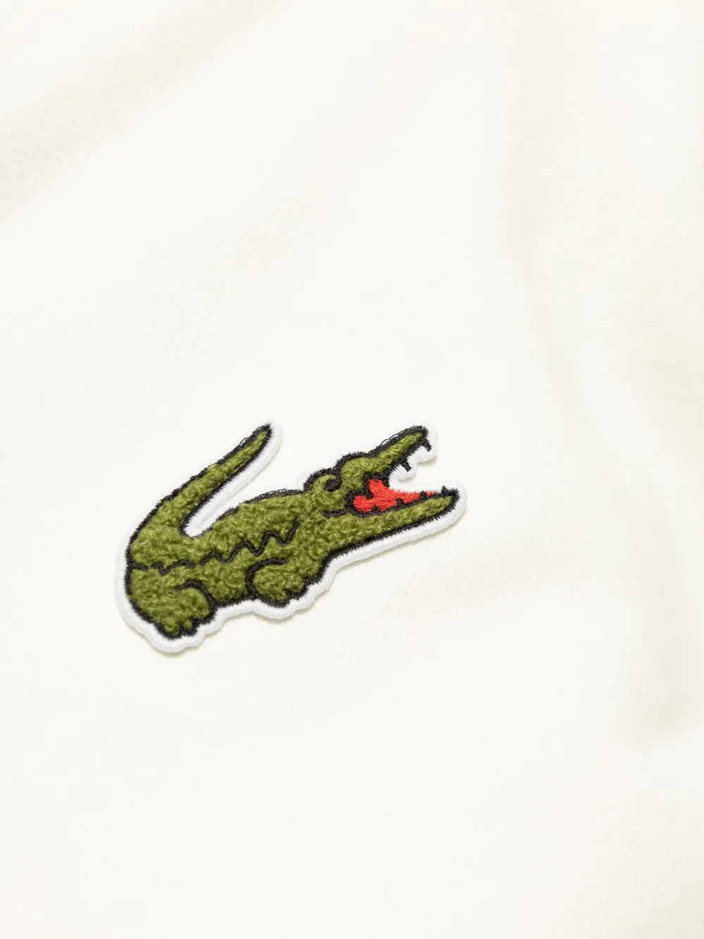 Casaco branco com patch de crocodilo