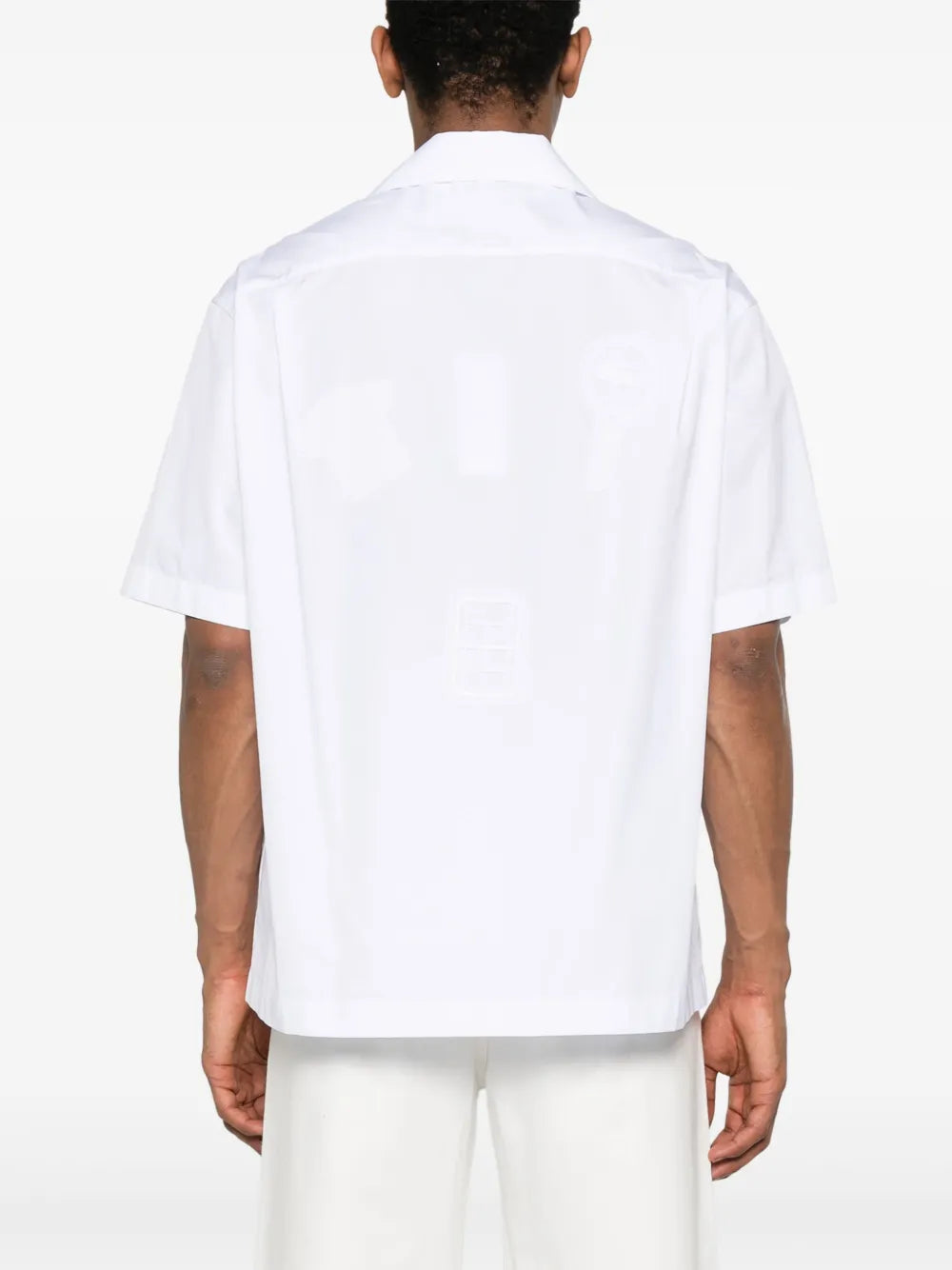 Camisa com patch de logo