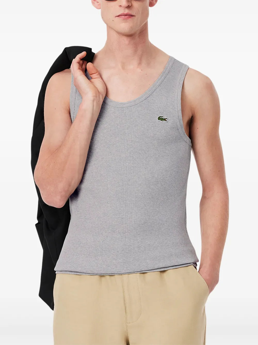 Regata com logo bordado