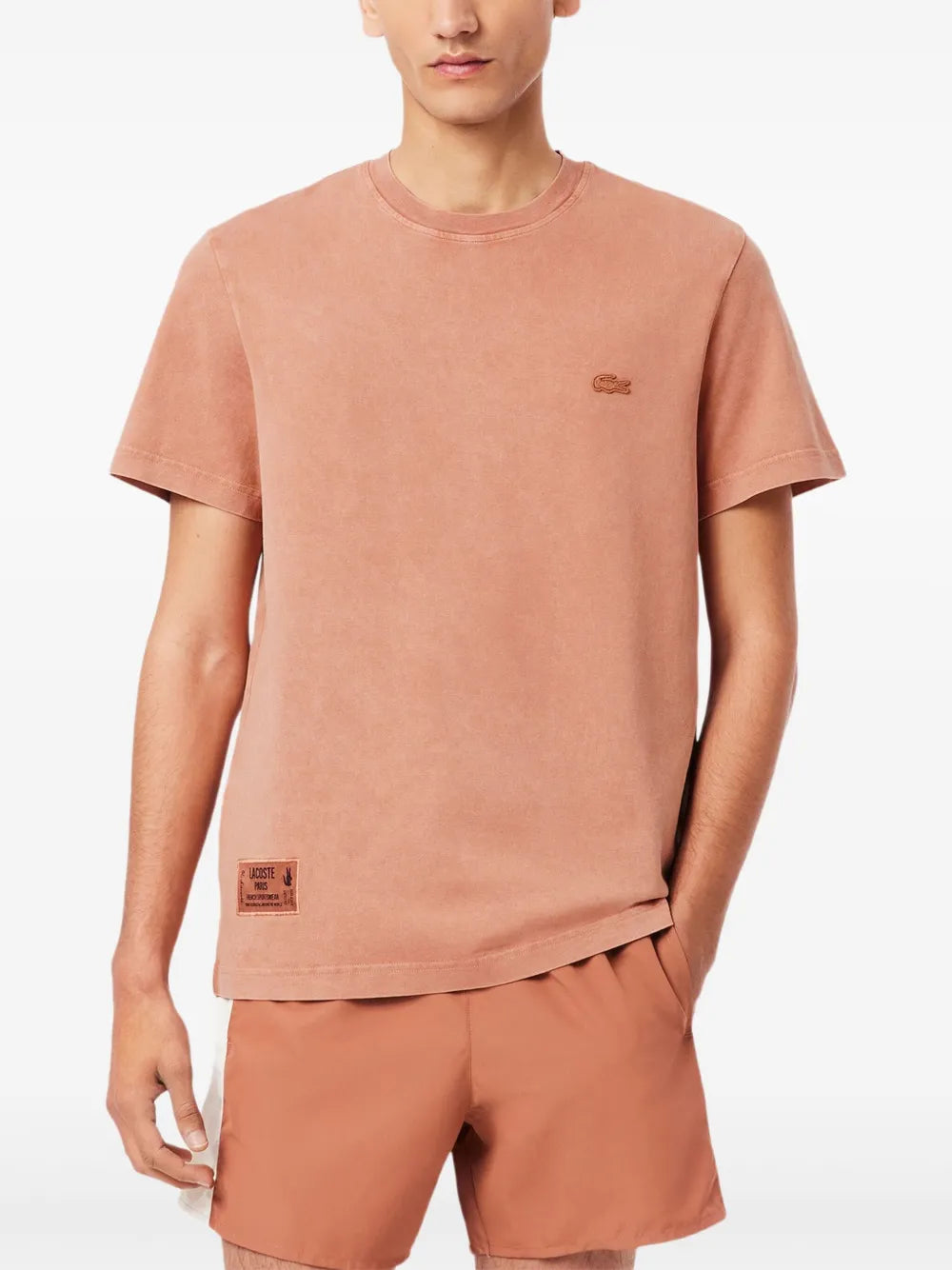 T-shirt com logo bordado