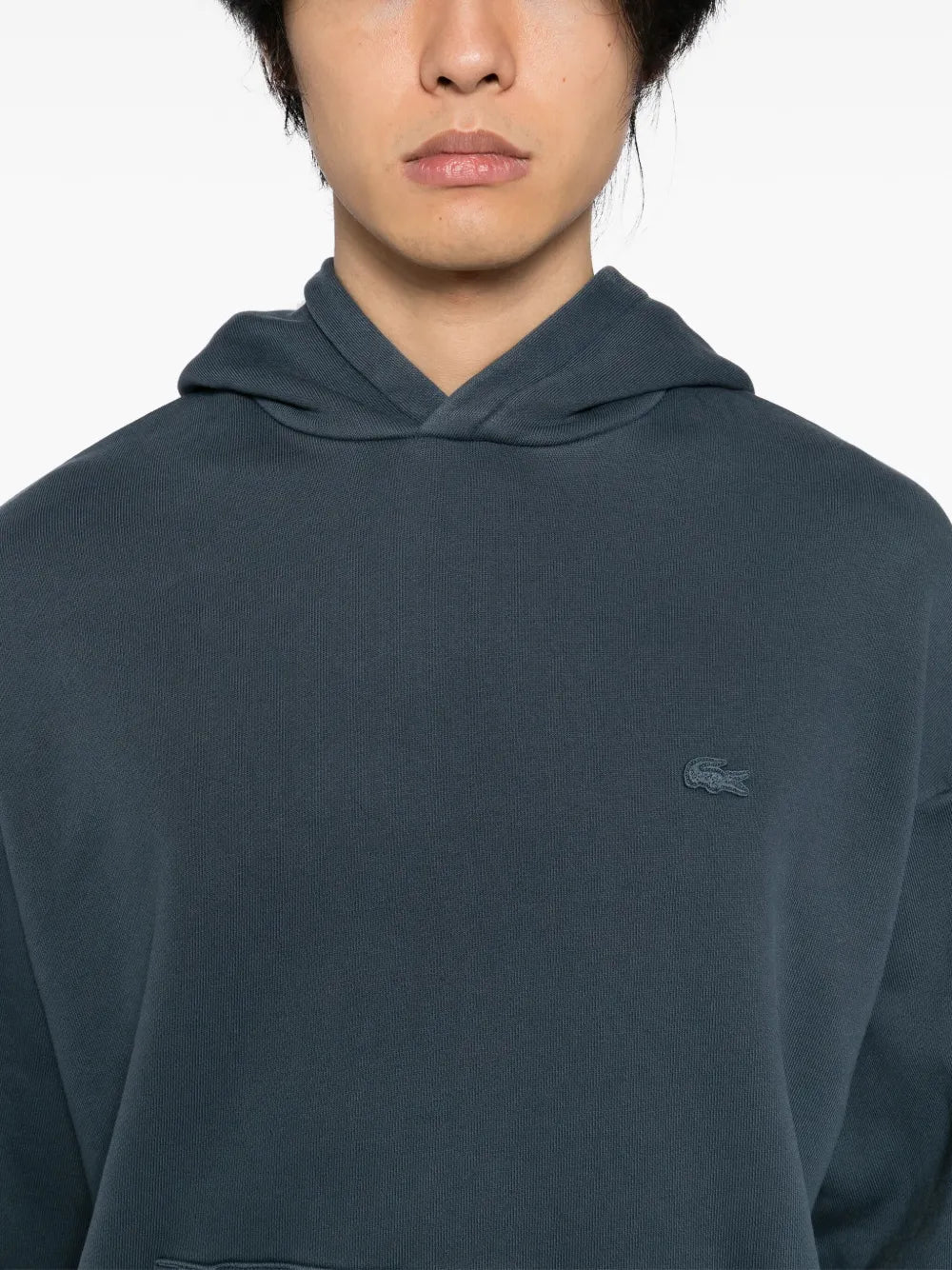 Casaco azul escuro de capuz com patch de logo