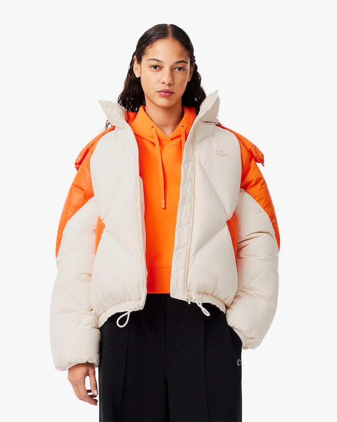 Jaqueta curta acolchoada oversized com capuz