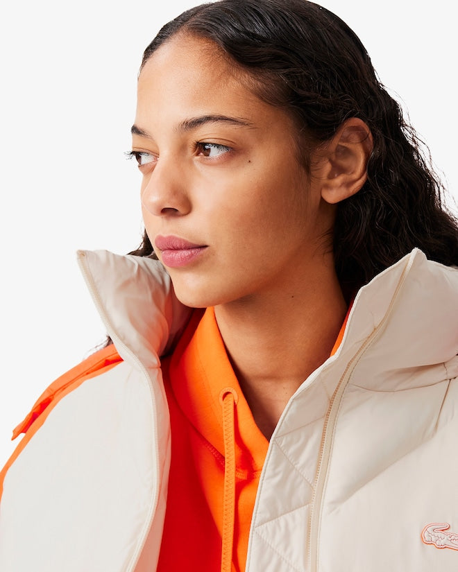 Jaqueta curta acolchoada oversized com capuz