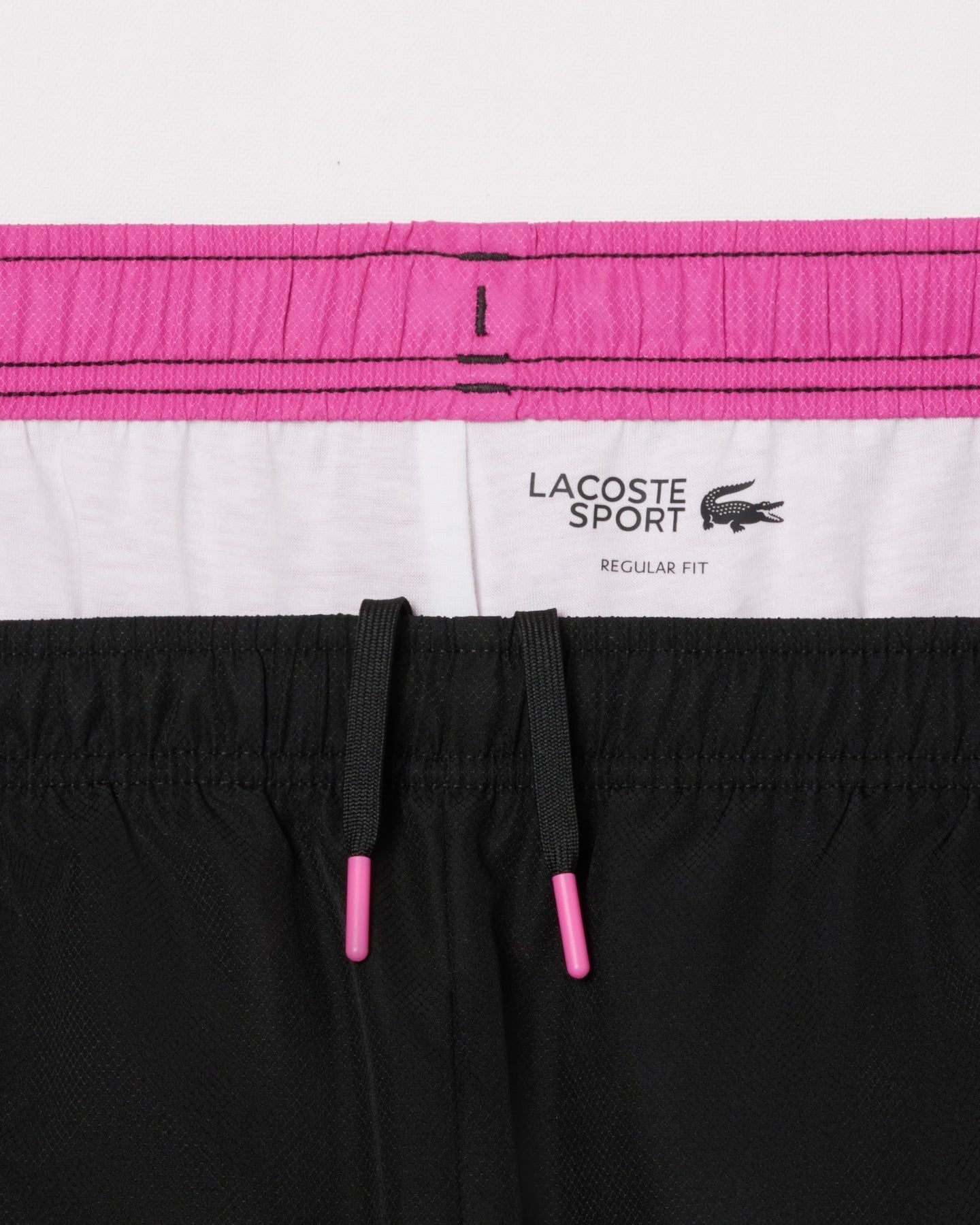 Conjunto rosa e branco com logo