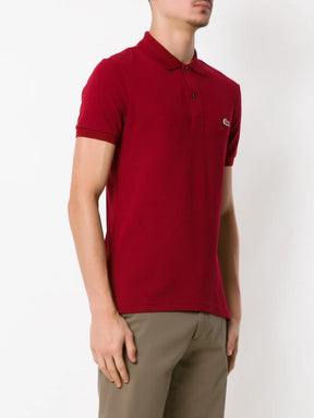 Camisa polo vermelha com bordado