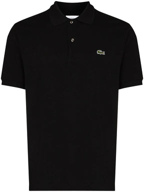 Camisa polo preta mangas curtas com patch de logo