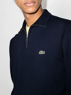 Casaco azul escuro gola alta com logo bordado