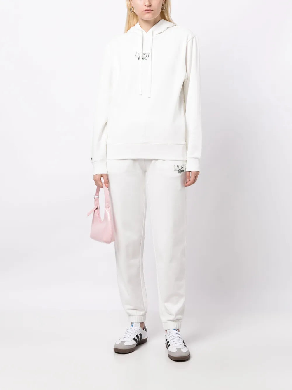 calças com logotipo impresso