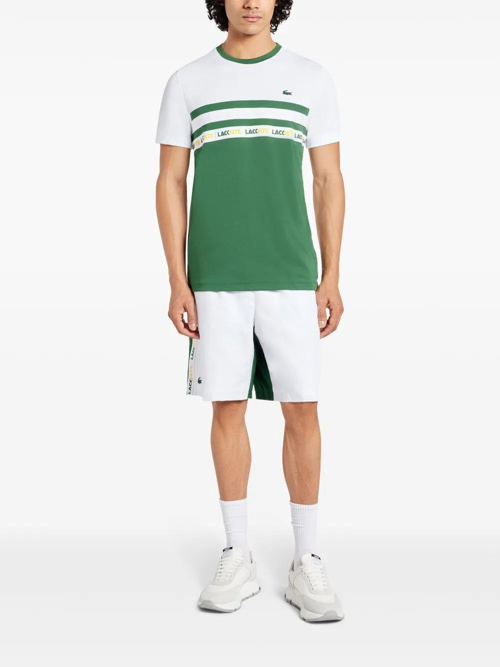 T-shirt com acabamento de logo