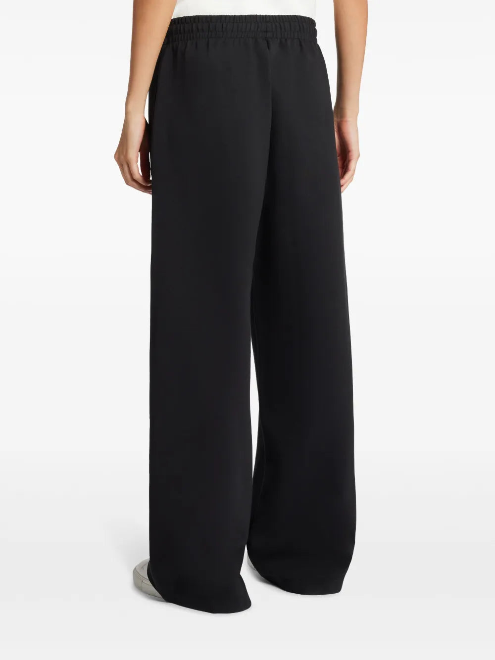 calças com logotipo bordado