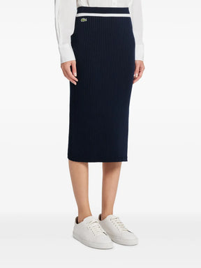 saia midi com remendo de logotipo