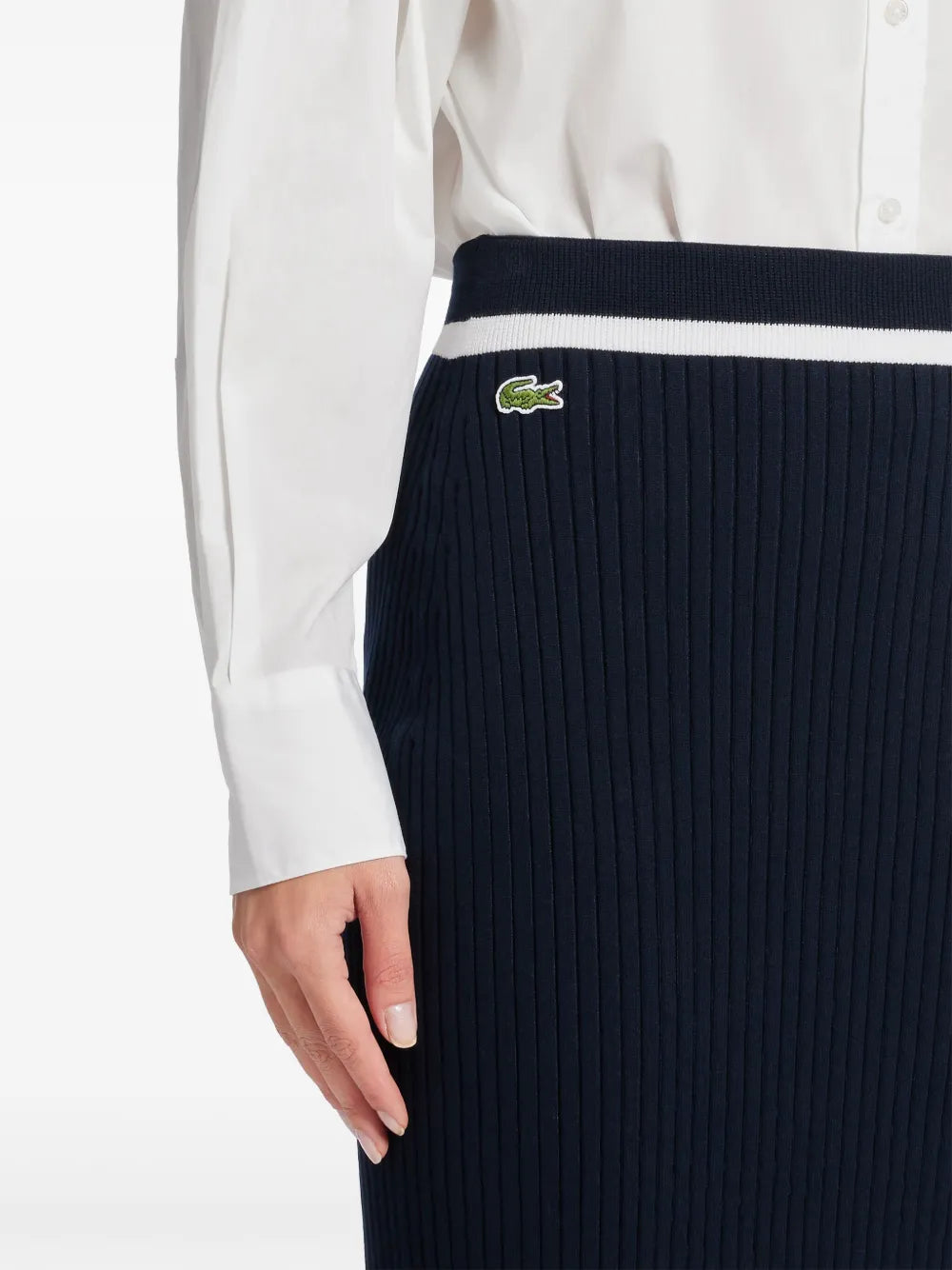 saia midi com remendo de logotipo