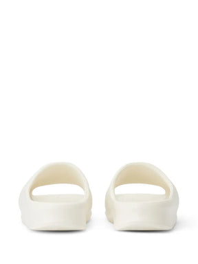 Lacoste sandálias com slogans impressos