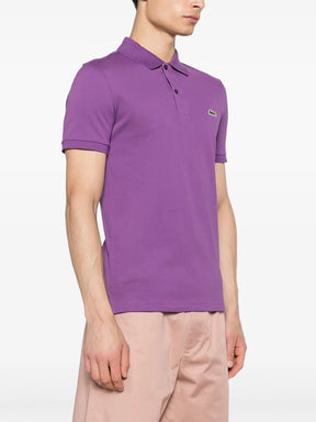 Camisa polo roxo com mangas curtas com patch de logo