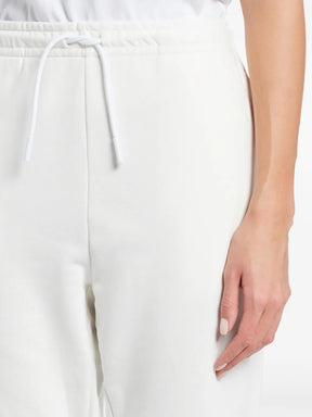 calças com cordões na cintura