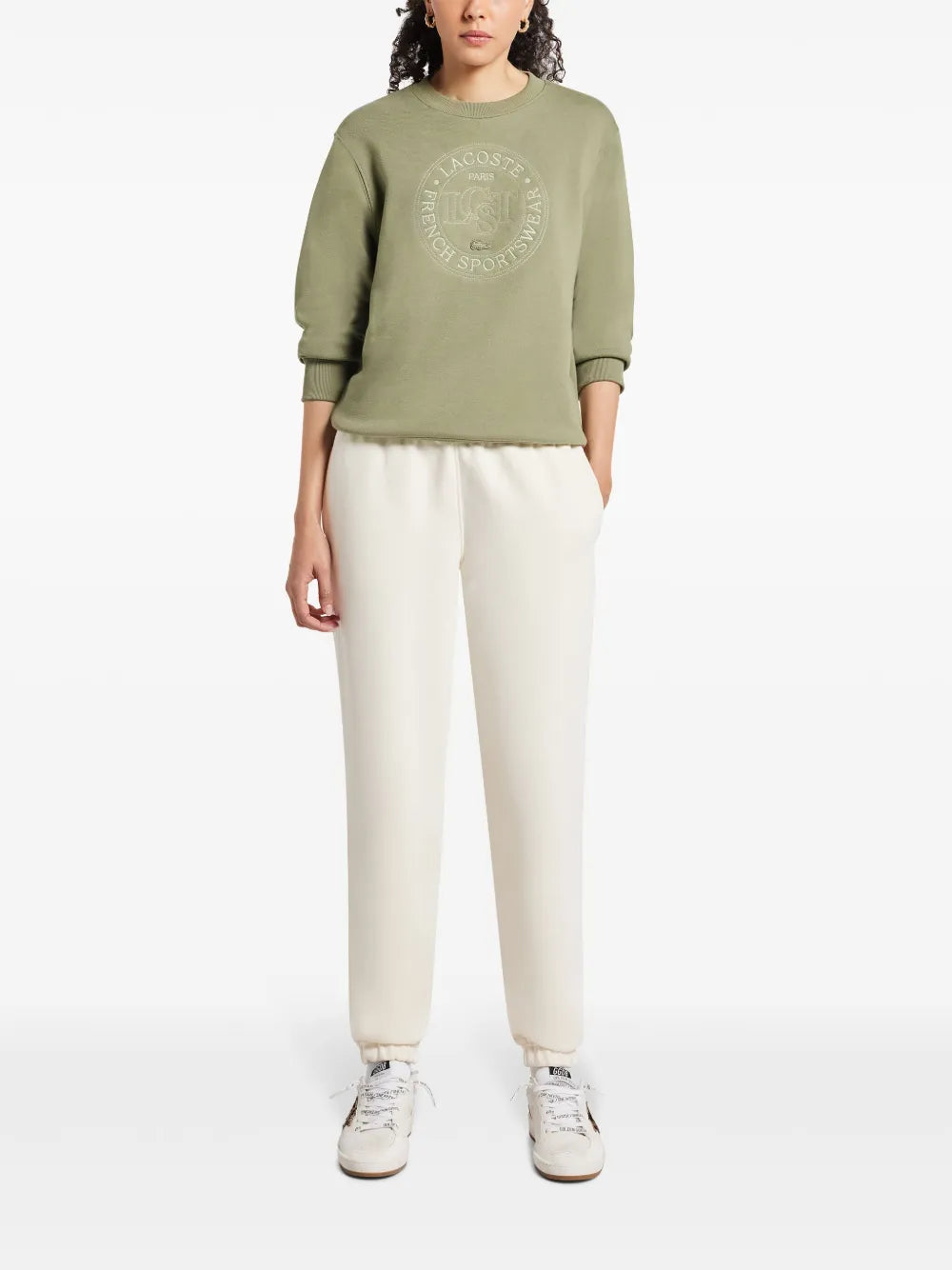 calças com detalhe bordado