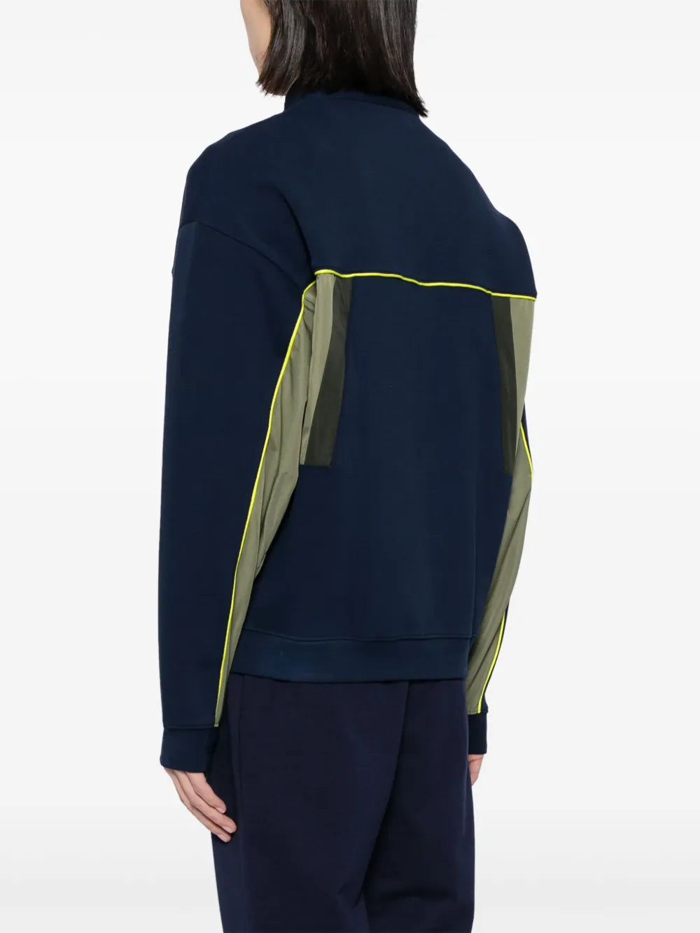 Casaco com patch de logo