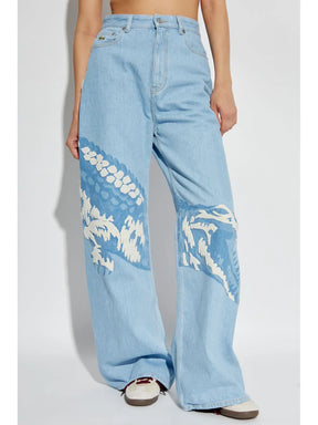 jeans reto com patch de logotipo