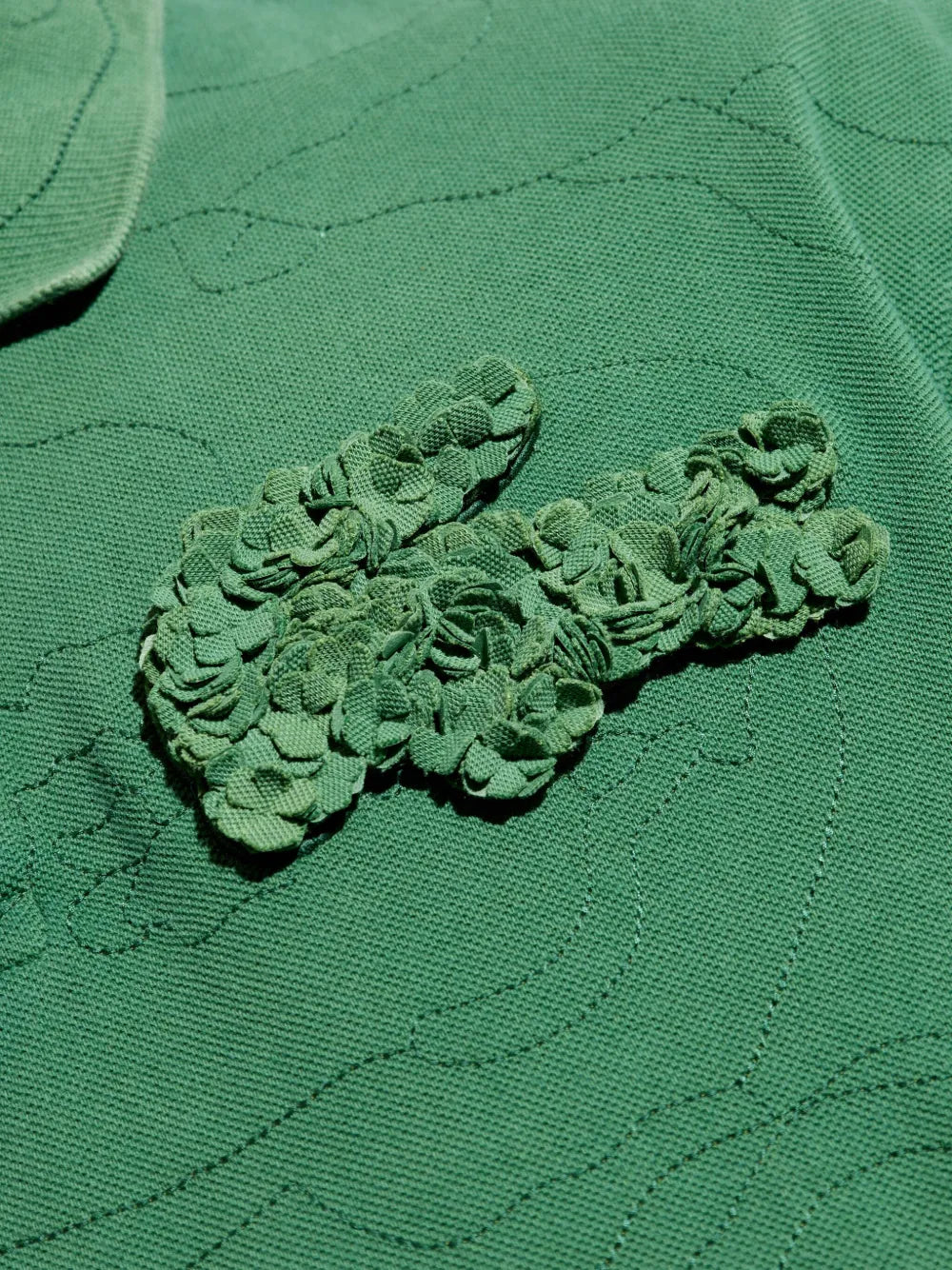Camisa polo verde com aplicação de crocodilo