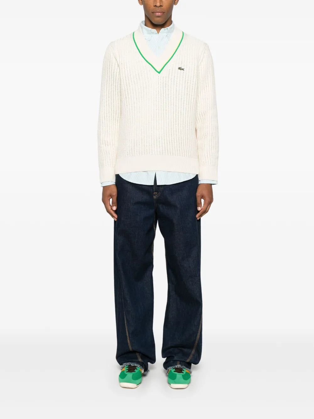 suéter com remendo de logotipo