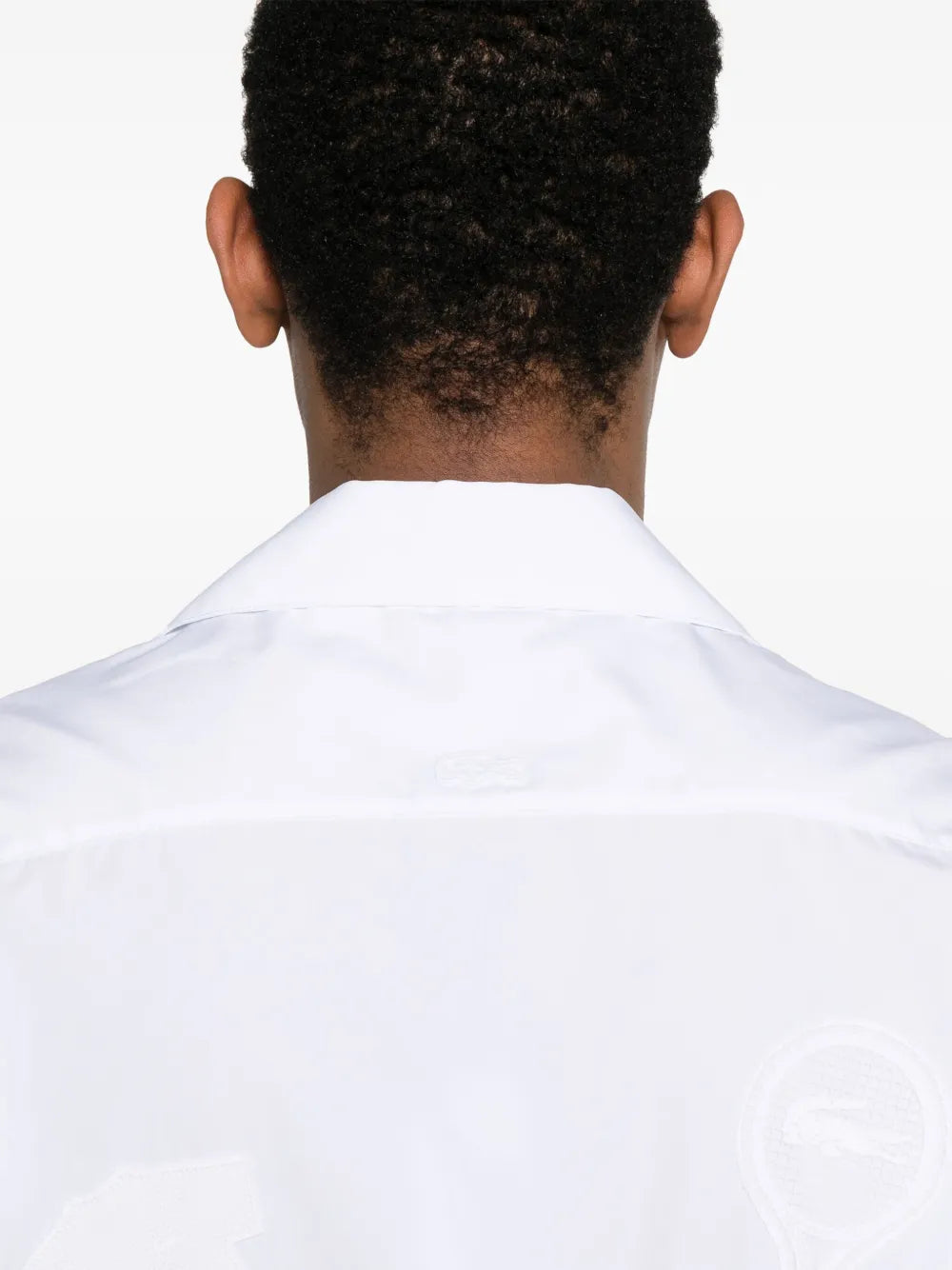 Camisa com patch de logo