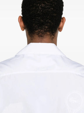 Camisa com patch de logo