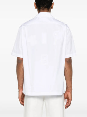 Camisa com patch de logo