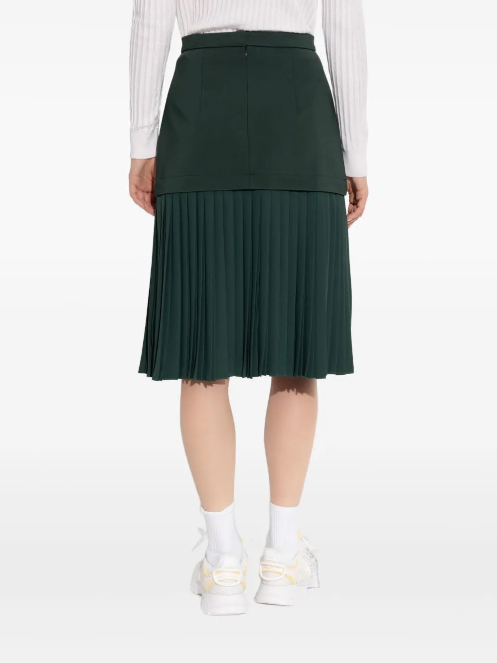 saia plissada com patch de logotipo