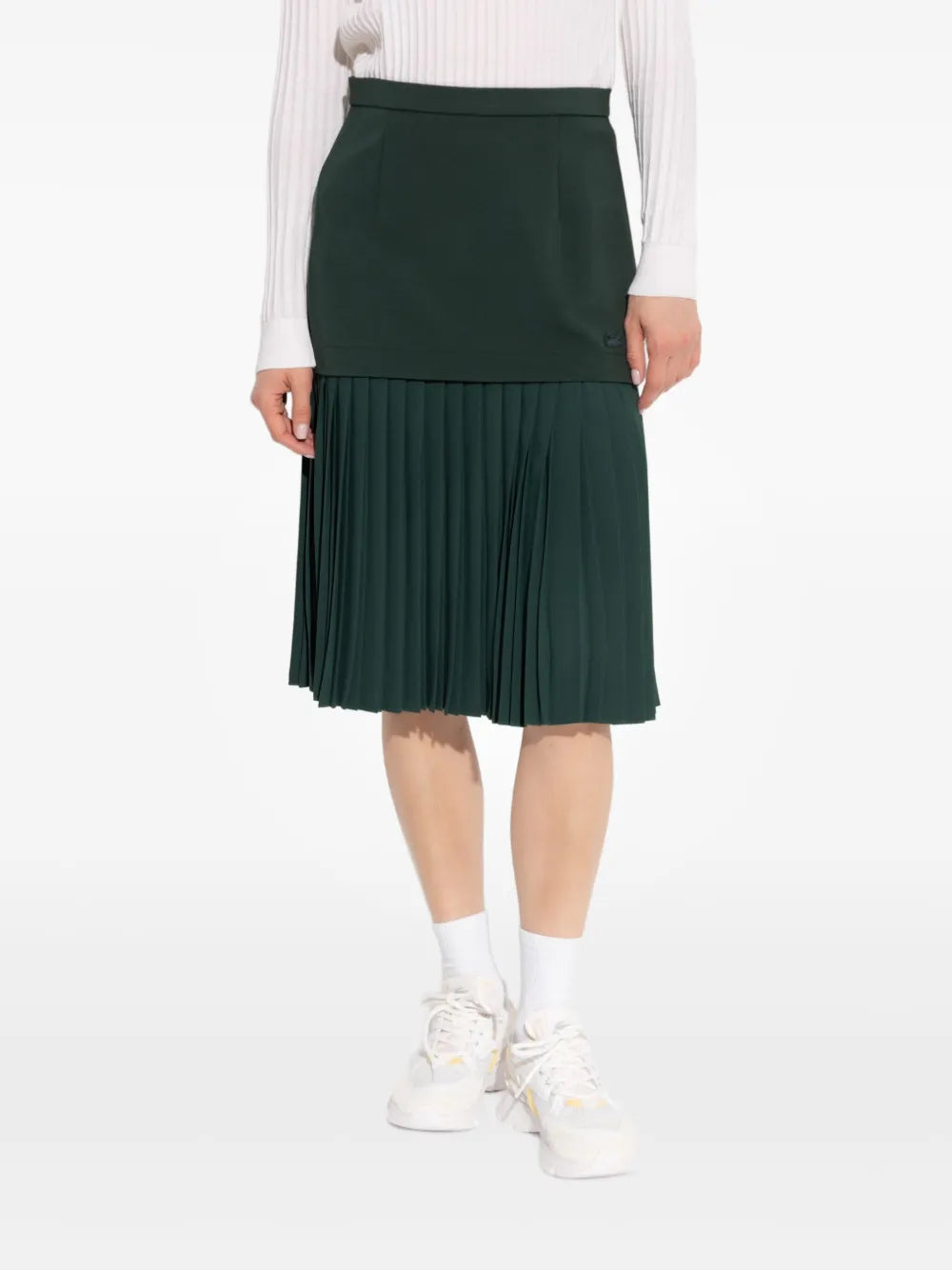 saia plissada com patch de logotipo