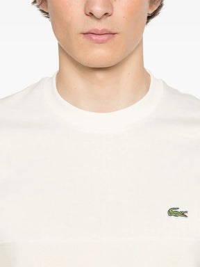 T-shirt com aplicação de logo