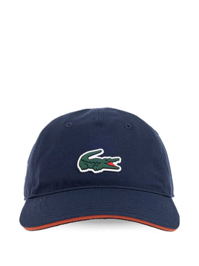 Boné com patch de logo