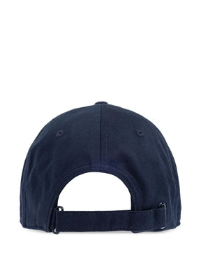 Boné com logo bordado