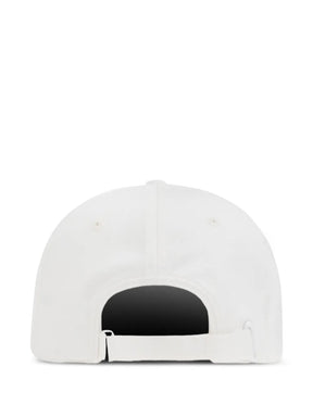 Boné com logo bordado