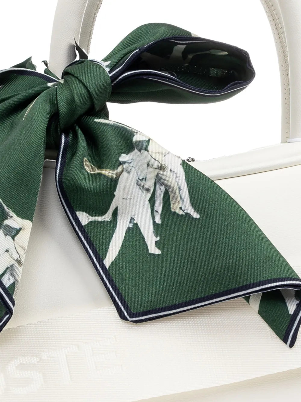 bolsa de couro com detalhe de cachecol