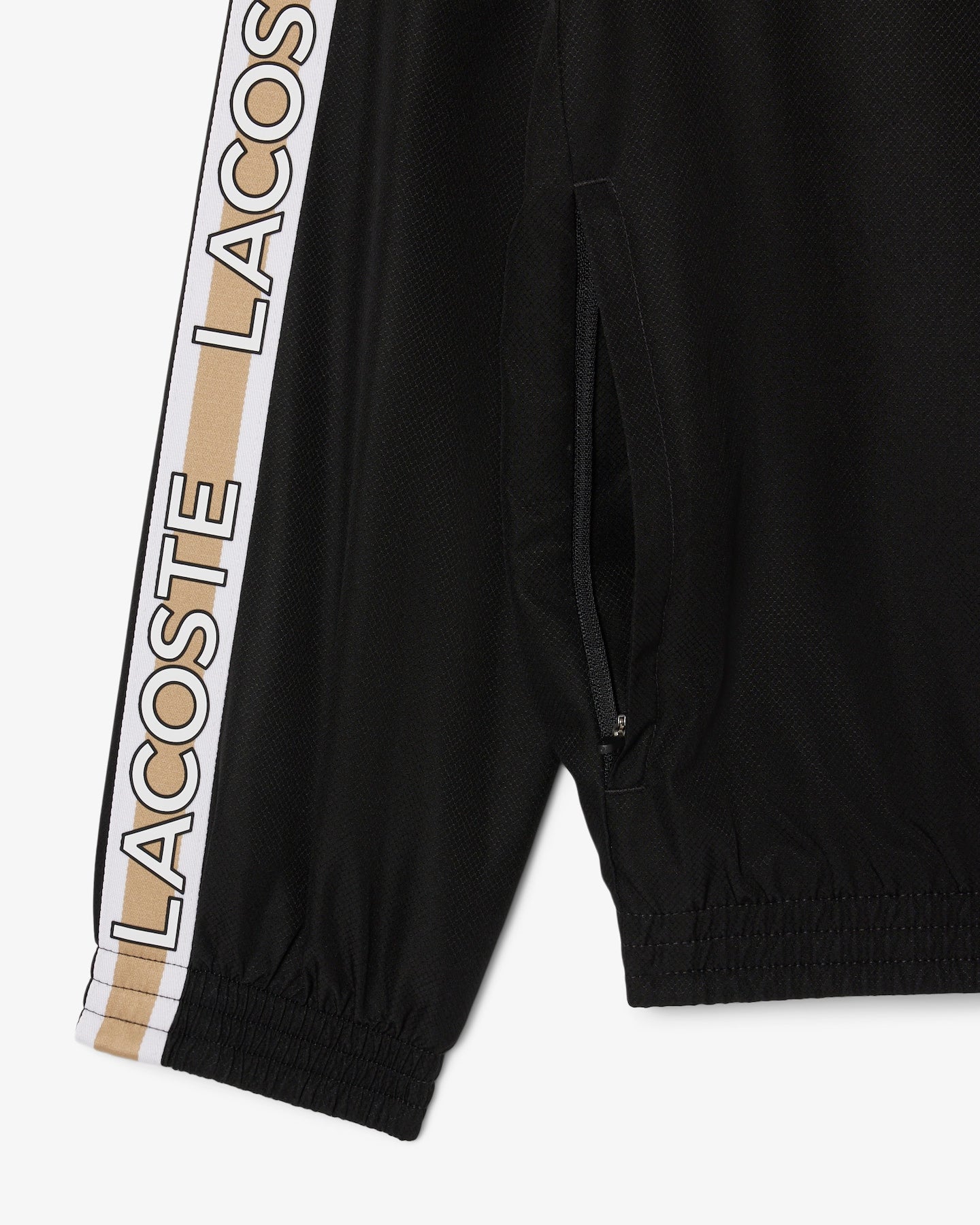 Casaco castanho e branco desportivo com logo