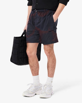 Shorts cargo de nylon com estampa gradiente