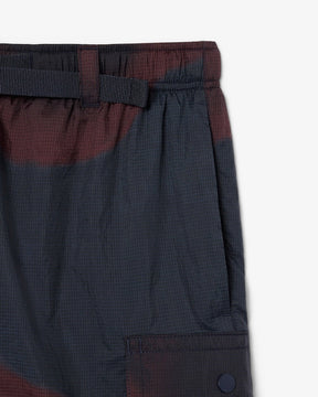 Shorts cargo de nylon com estampa gradiente