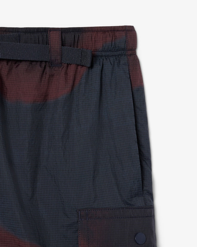 Shorts cargo de nylon com estampa gradiente