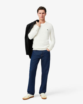 Calça jeans de corte reto na cor índigo com cinco bolsos