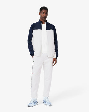 Conjunto branco e azul com logo